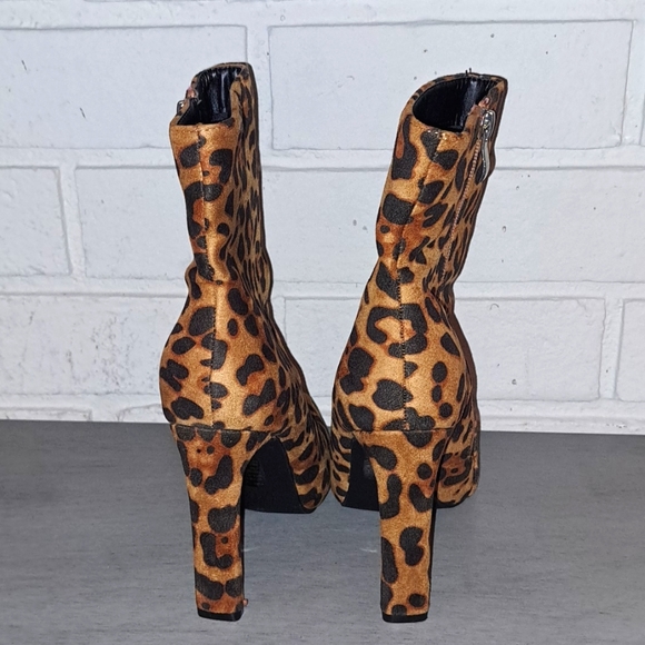 JustFab Yuki Animal Print Faux Suede Zip Up Boots. Size 6 - Picture 4 of 9